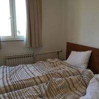 部屋は狭いがツインで何とか休めました。