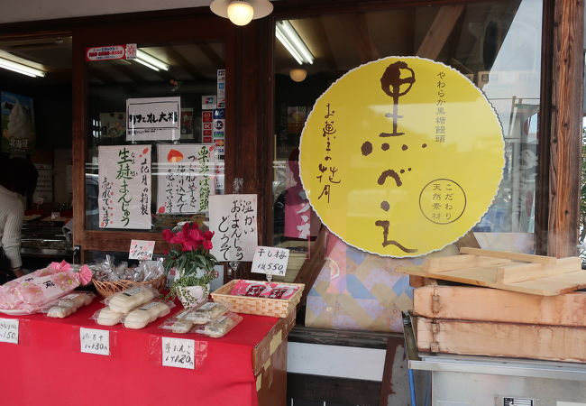 天領まちの駅の入口の小さな和菓子処