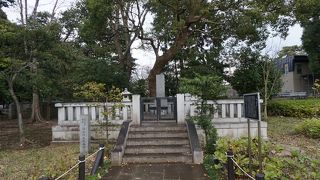 遺言によるもののようです