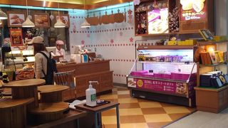 カレーパンが三種類あります。