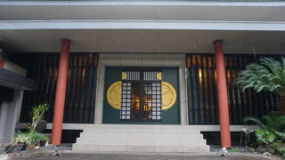 境内に茂っていた榧の木が寺宝を火災から守ったことから榧寺