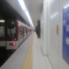 阪神九条駅にて近鉄車両を見送り、大阪メトロに乗り継ぎました