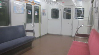 近鉄直通運転の場合、難波→九条間は非常に空いていました（平日お昼頃）。