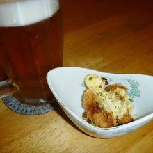 付き出し。まずは、オリオンで乾杯