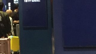 金曜深夜は凄い行列でした