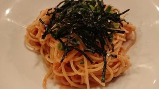 活気のあるレストラン