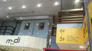 小田急線改札を出るとすぐ