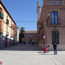 写真右側の建物です