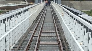 歩いて渡れました