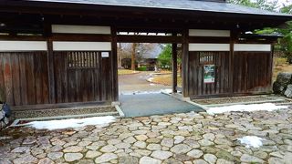 移設した武家屋敷を見られる公園