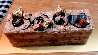 ベーゼルナッツたっぷりケーキ