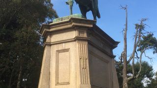 馬にのっている