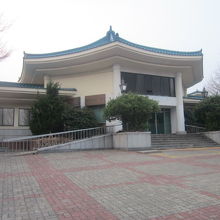 鉄道マニアの方に一押しなのは、旧海雲台駅舎ですが…。