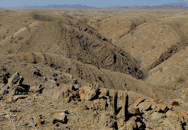 C14号線からも垣間見られるクイセブ・キャニオン