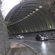 洞門の上が開いている