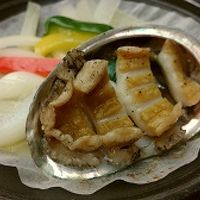 夕食のあわび。他のメニューも美味でした