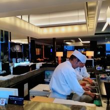 お寿司コーナーの二人の職人さん