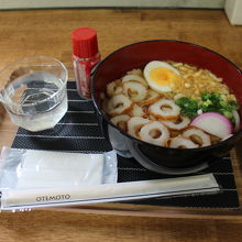 竹ちくわうどん、500円。