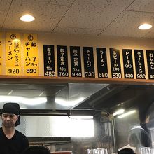 ラーメンと餃子や、炒飯と餃子のように頼む人が多い