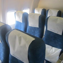 B737-900の後方座席。殆どお客さんが見られません…。