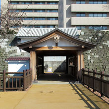 「御廊下橋」を渡ると…