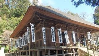 金沢街道を歩き杉本寺に寄りました