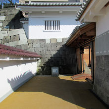 「山里口御門」です