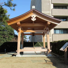 天守台には福井の語源となった「福の井」