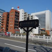 築地市場が有ったころはにぎやかな幹線道路でした