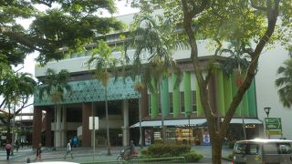 カトン地区の入口にあるマレー系のモール