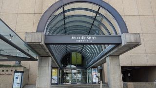 朝日新聞新館の多目的ホール