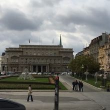 新宮殿は国会議事堂の前にありました。