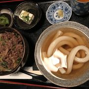 雰囲気のある建物で味わう一本うどん・・