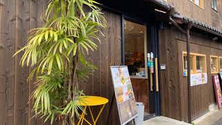 外観は和、中は洋。