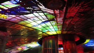 ステンドグラスの天井