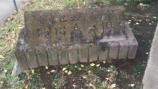 隅田川沿いの細長い公園