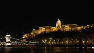 オレンジ色の夜景、大人な街をクルージングで ♪