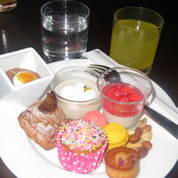 １４階ラウンジのデザートタイム