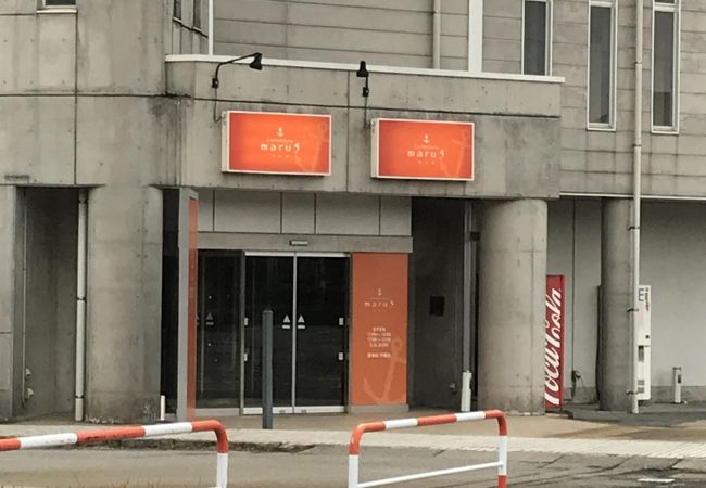 運河を眺めながらお食事