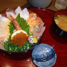 海鮮丼
