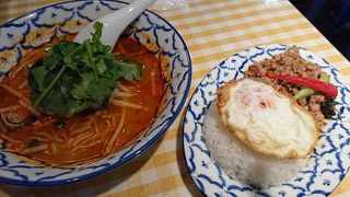 銀座5の地下にあるタイ料理やさん。