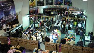 ビクトリーモニュメント駅と直結しています