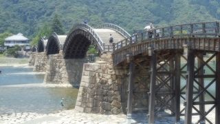 渡橋料の掛かる橋の上よりも、河川敷からの方が景色がよい