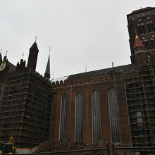 旧市街で最大規模の建造物の一つ