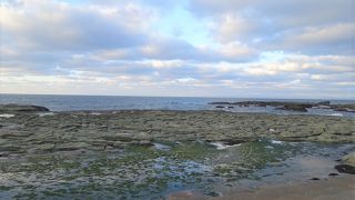 駅前の石畳の階段