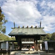 初代天皇を祀る神社です。