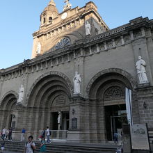 豪勢なバロック様式建造物、マニラ大聖堂