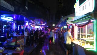 入口にピザ屋さんがオープン