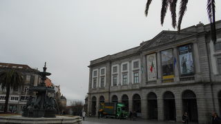 獅子の噴水がある広場