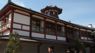 30分おきのスクリーン上映をみながら